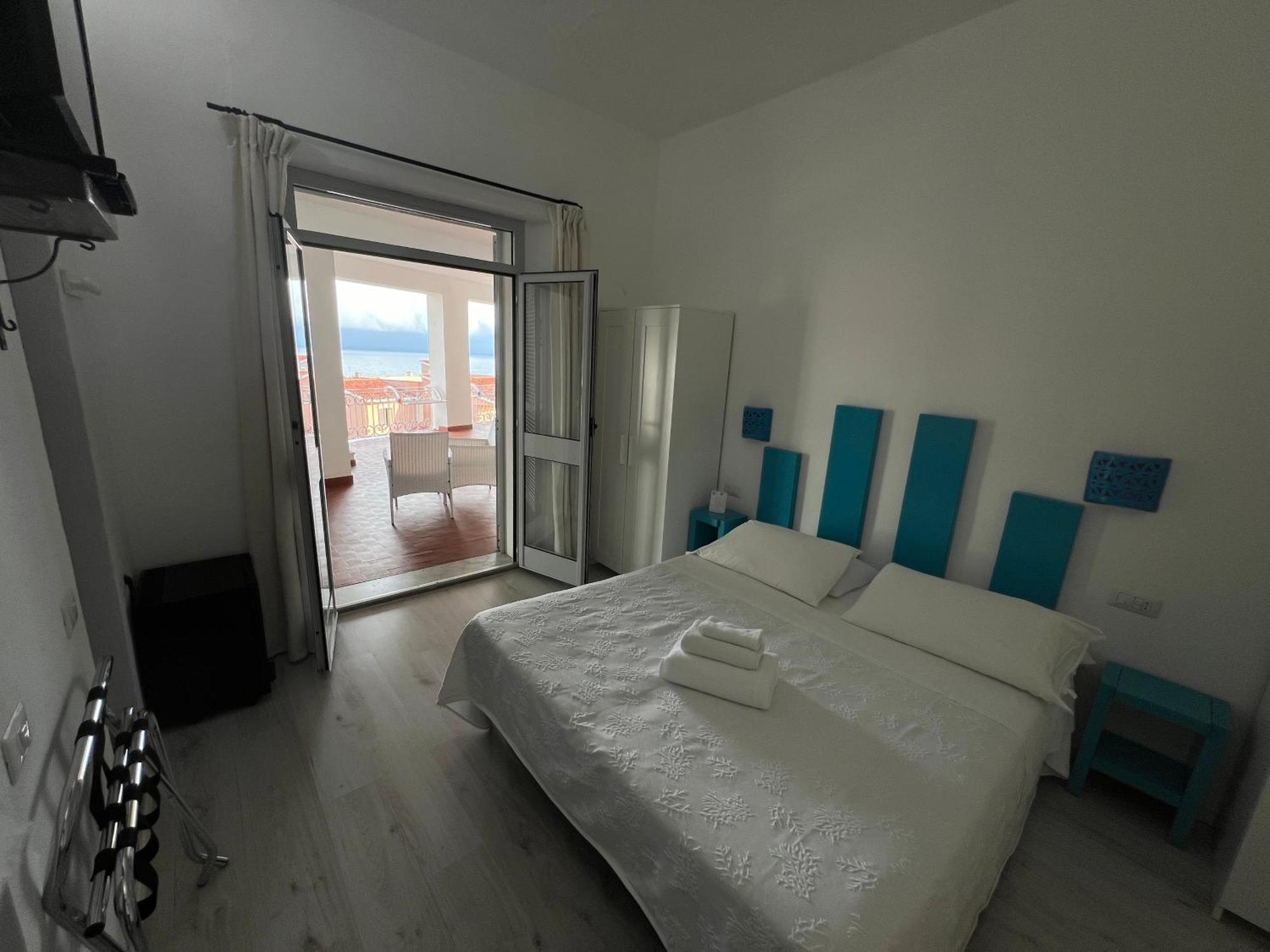 Hotel Da Cecco ซานตา เตเรซา กัลลูรา ภายนอก รูปภาพ