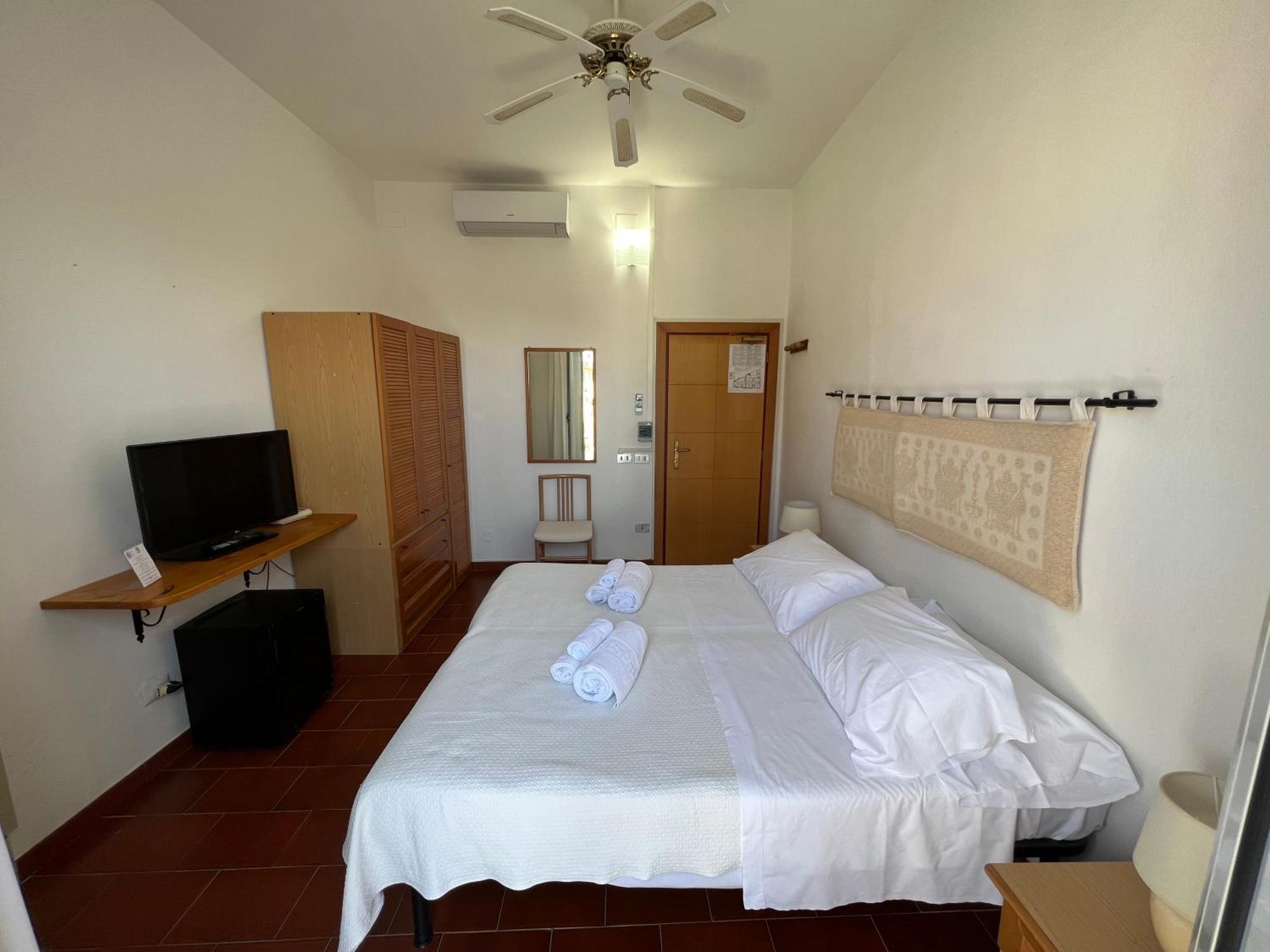 Hotel Da Cecco ซานตา เตเรซา กัลลูรา ภายนอก รูปภาพ