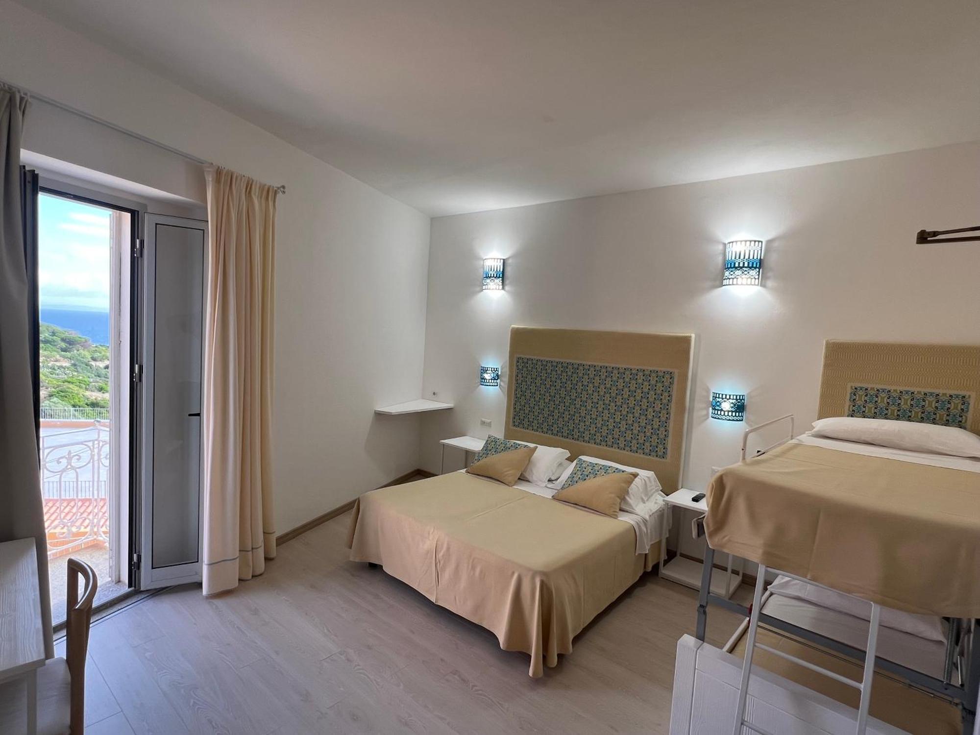 Hotel Da Cecco ซานตา เตเรซา กัลลูรา ภายนอก รูปภาพ